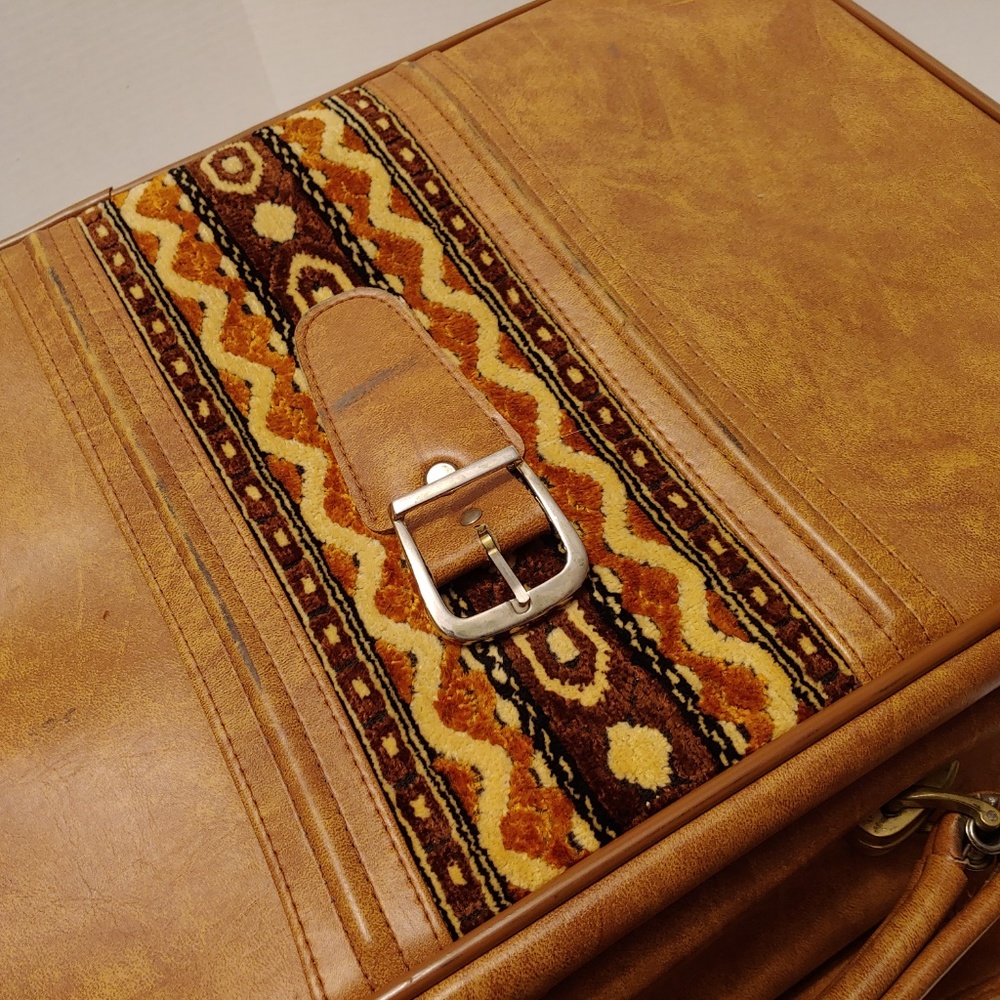 True Vintage Leather Embroidered Suitcase Carry Luggage Bag Case Buckle - Picture 8 of 8